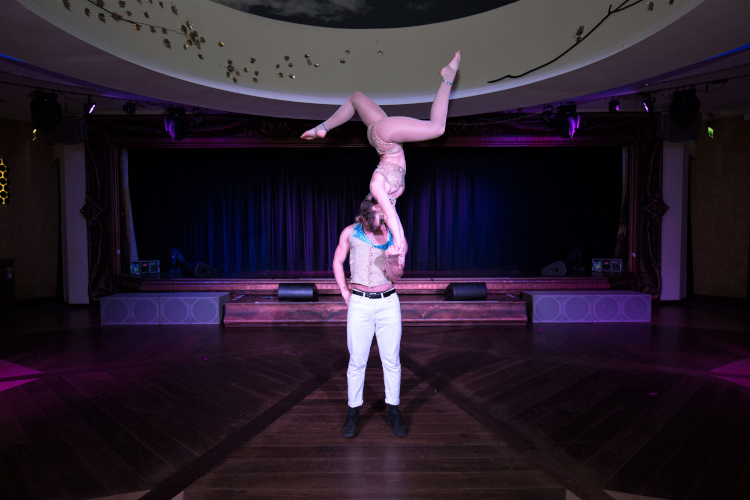Acrobalance Duo Gallery Image 10